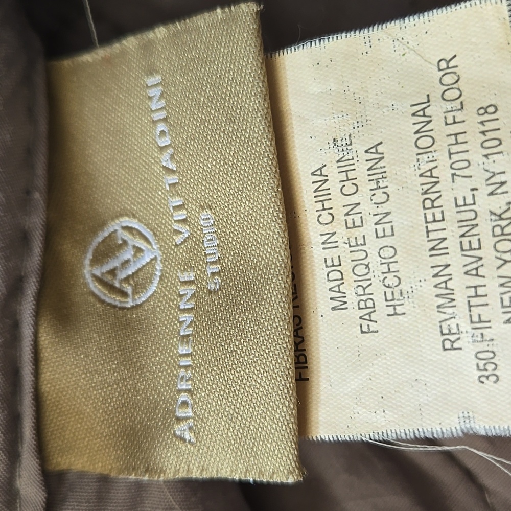 Queen Size Adrienne Vittadini Reversalable Grey geometric design bedspread/quilt - Picture 3 of 6